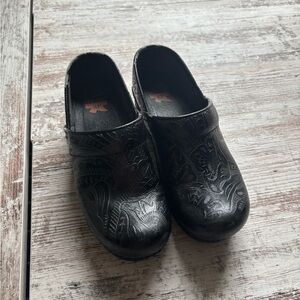 Dansko Black Embossed Non Slip Mules